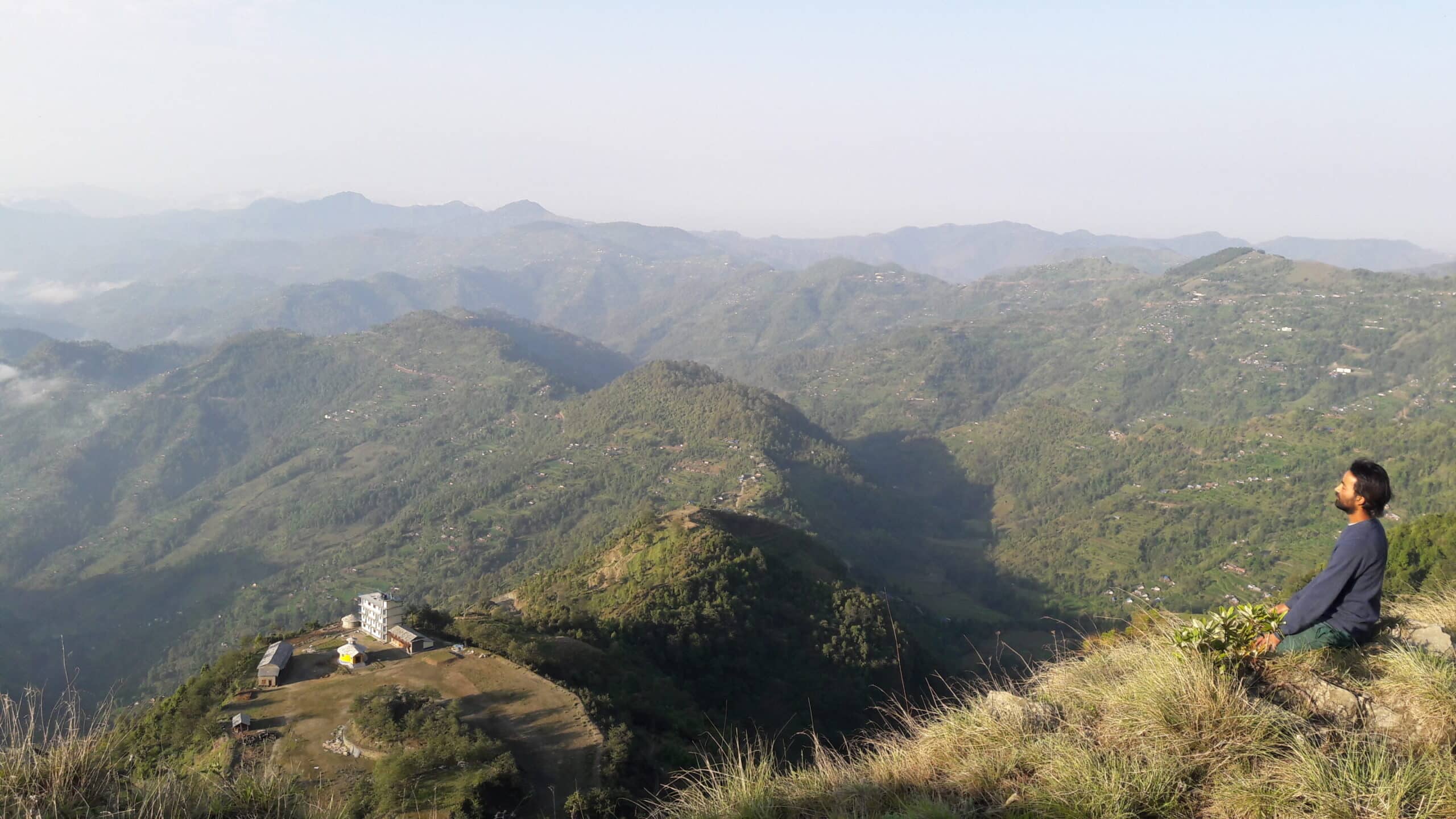 vue panoramique sur la vallée himalayenne